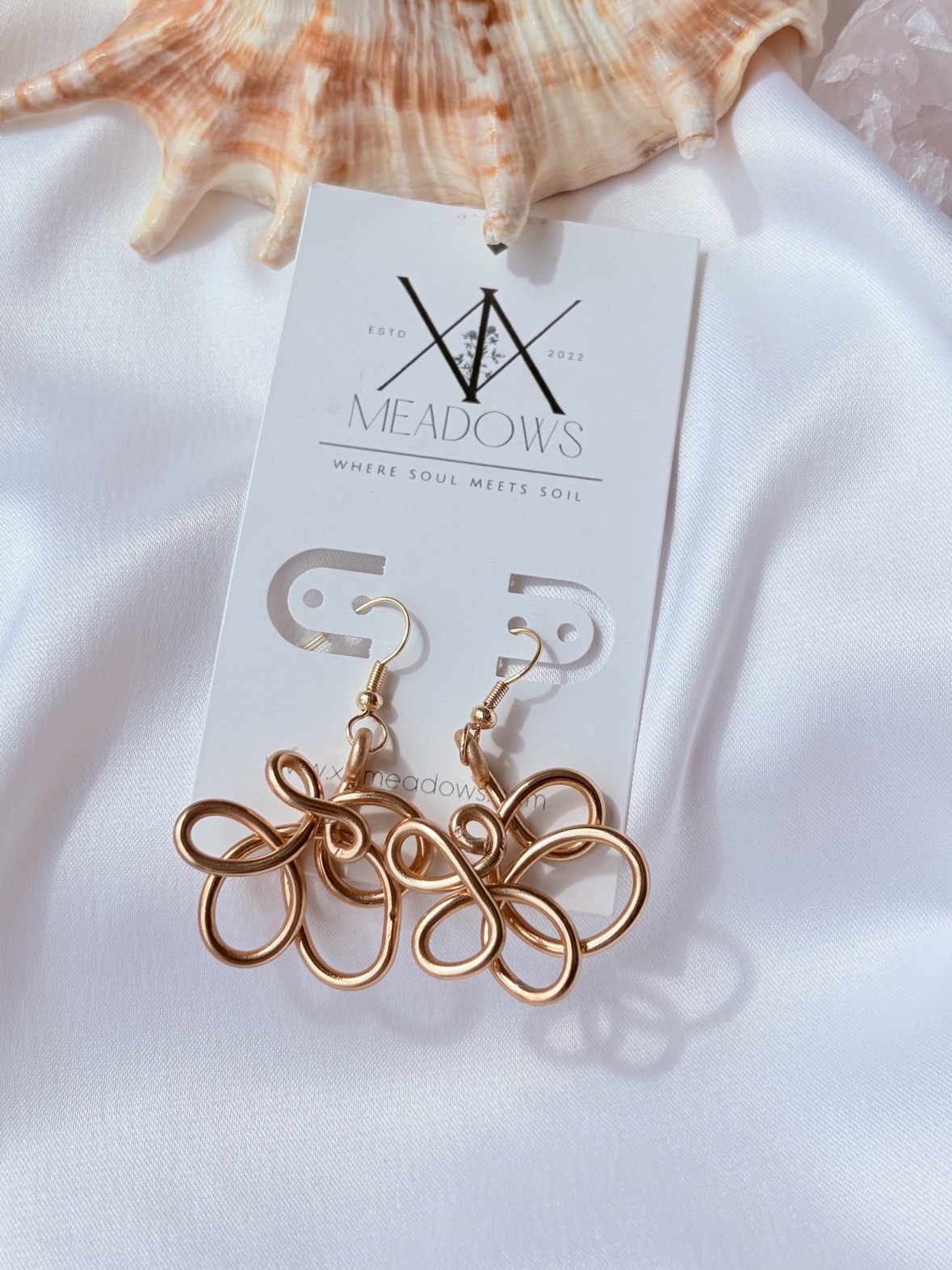 Hand-forged gold wire scroll earrings on a XiX Meadows card